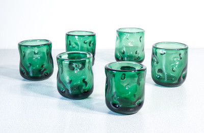 Set di sei bicchieri in vetro soffiato verde di Empoli, lavorati a mano. Empoli Toscana, Anni 60