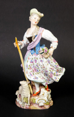 Statuina in porcellana di MEISSEN. Pastorella, mod. 1306. Meissen, Germania. Fine Ottocento, Primo Novecento